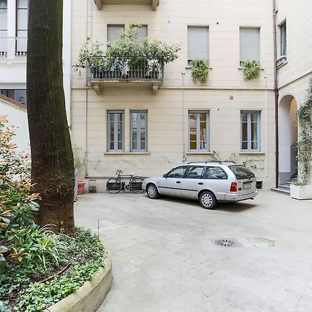 The Rent - Characterful Two-bedroom Flat Steps From Palestro Milan
