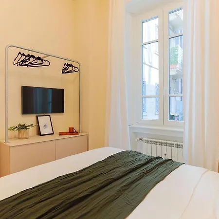 The Rent - Characterful Two-bedroom Flat Steps From Palestro Milan