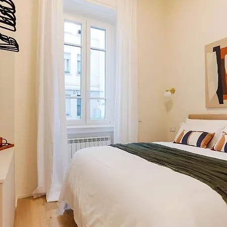 The Rent - Characterful Two-bedroom Flat Steps From Palestro Apartment *