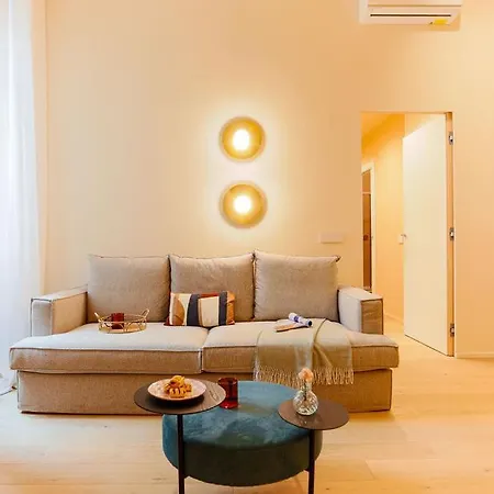 The Rent - Characterful Two-bedroom Flat Steps From Palestro Apartment Milan