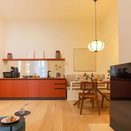 The Rent - Characterful Two-bedroom Flat Steps From Palestro Apartment *