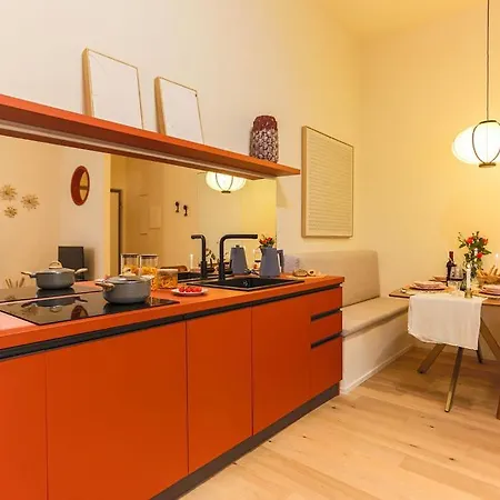 The Rent - Characterful Two-bedroom Flat Steps From Palestro Apartment Milan