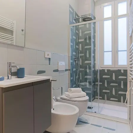 The Rent - Characterful Two-bedroom Flat Steps From Palestro Apartment *